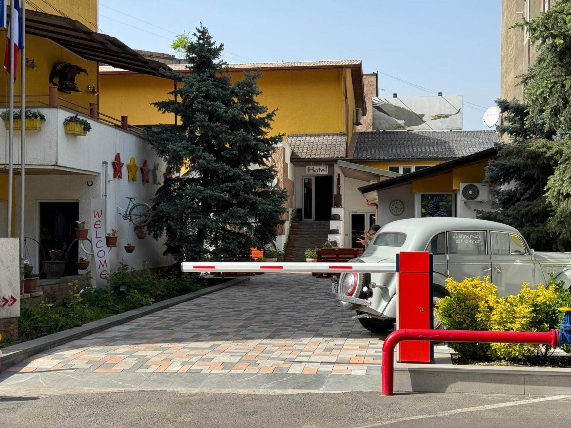 No Problem Hotel Yerevan Exterior photo