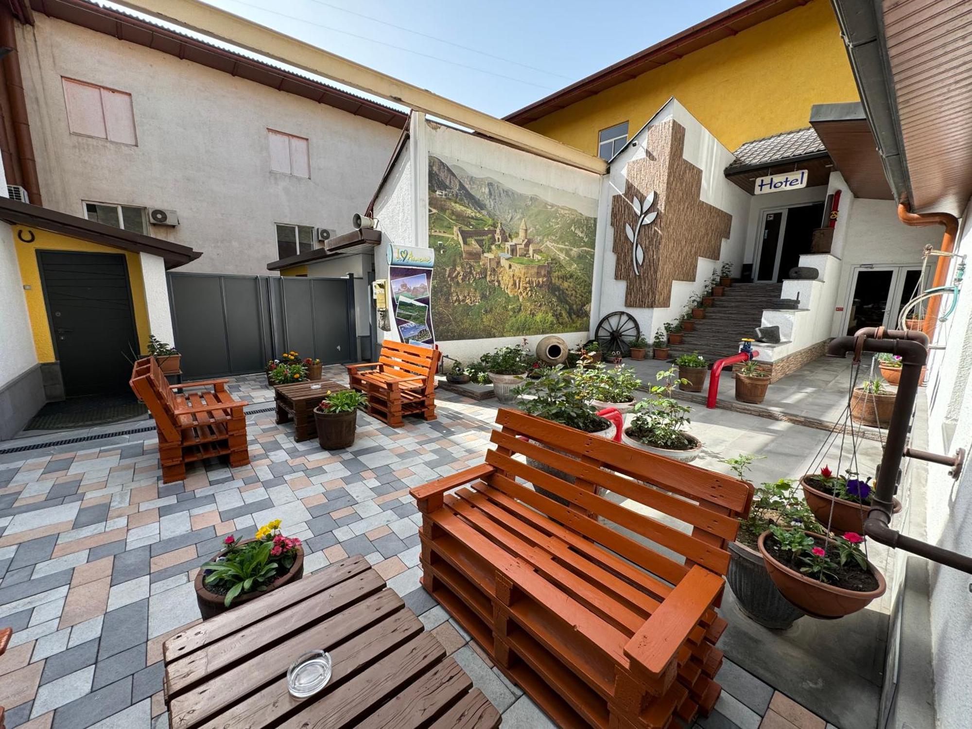 No Problem Hotel Yerevan Exterior photo